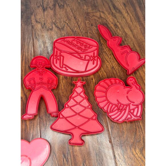 VTG 1970s Tupperwear Complete Set +1 Holiday Cookie design stamp cutters - Picture 4 of 5